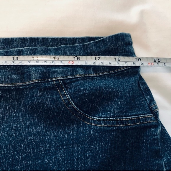 XL Dark Wash Denim Capris with Leg accent - Picture 4 of 7